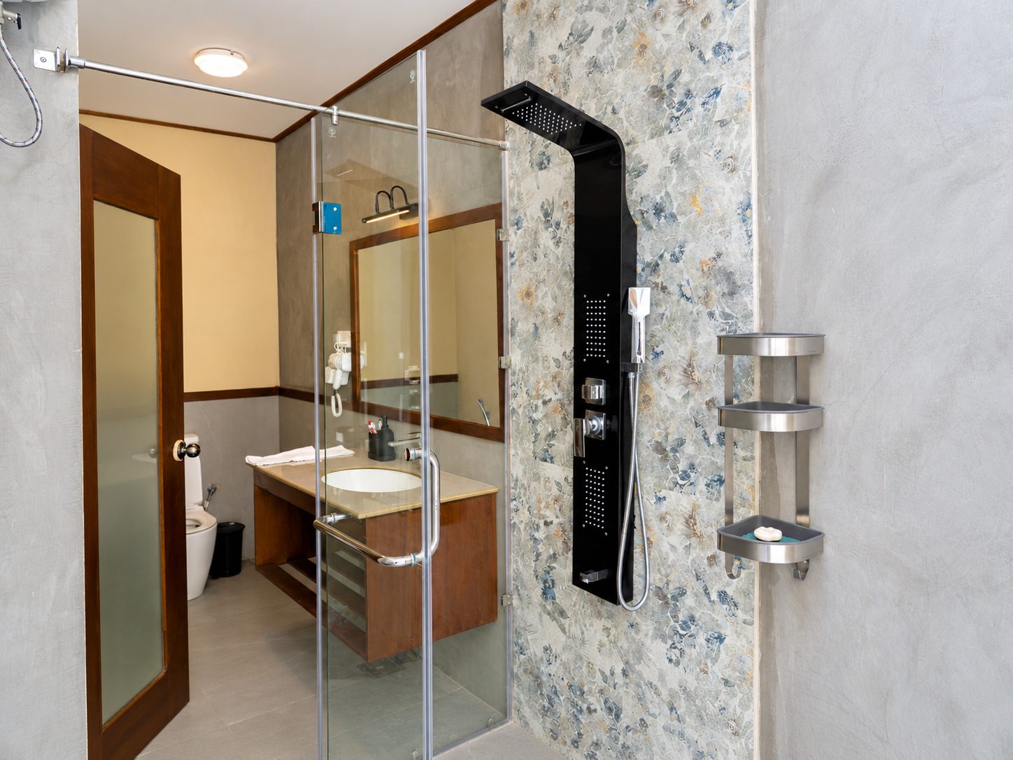 Ground Suite En-Suite Rain Shower Cubicle
