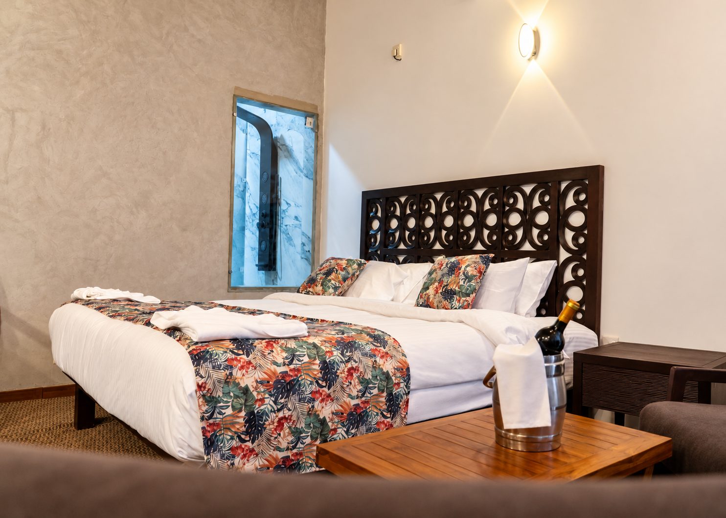 Deluxe Room with Balcony and Sea View