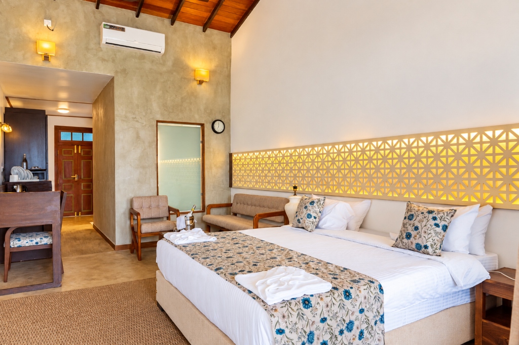 Deluxe Room with Pool View and Terrace